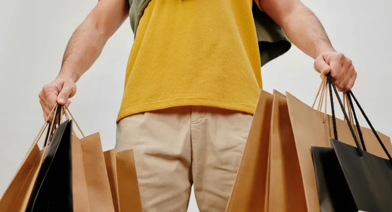 Como ser menos consumista? Planeje melhor os seus gastos