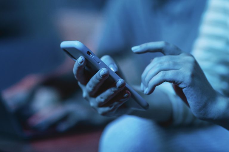 Ligação silenciosa: o que é, por que acontece e como se proteger