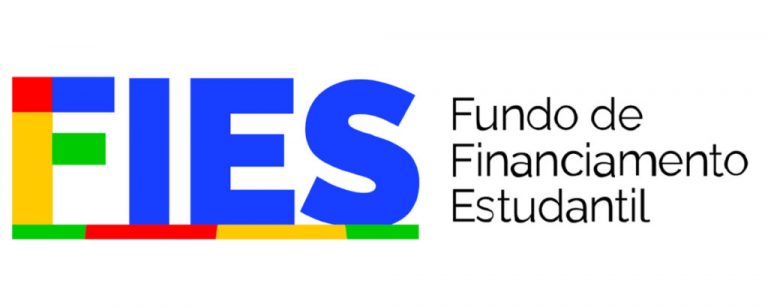 Logotipo do FIES – Fundo de Financiamento Estudantil, programa do governo federal que oferece crédito para estudantes cursarem o ensino superior.